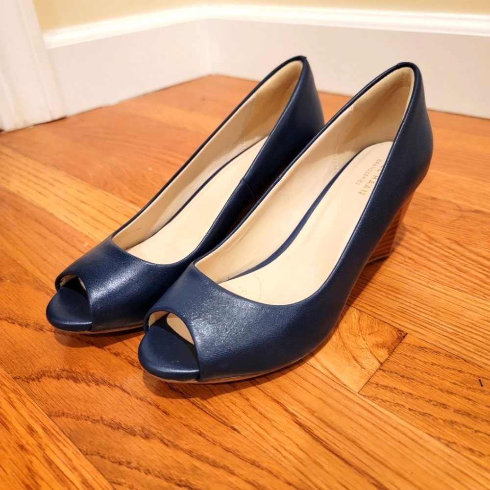 Cole Haan 7.5 wedge heels in navy